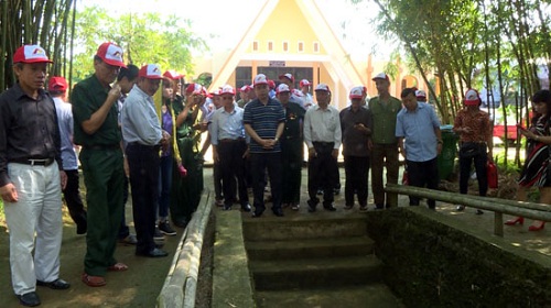 UBND huyện Ứng Hòa tổ chức thăm viếng nghĩa trang Quốc gia Trường Sơn và nghĩa trang Quốc gia Đường 9 tỉnh Quảng Trị